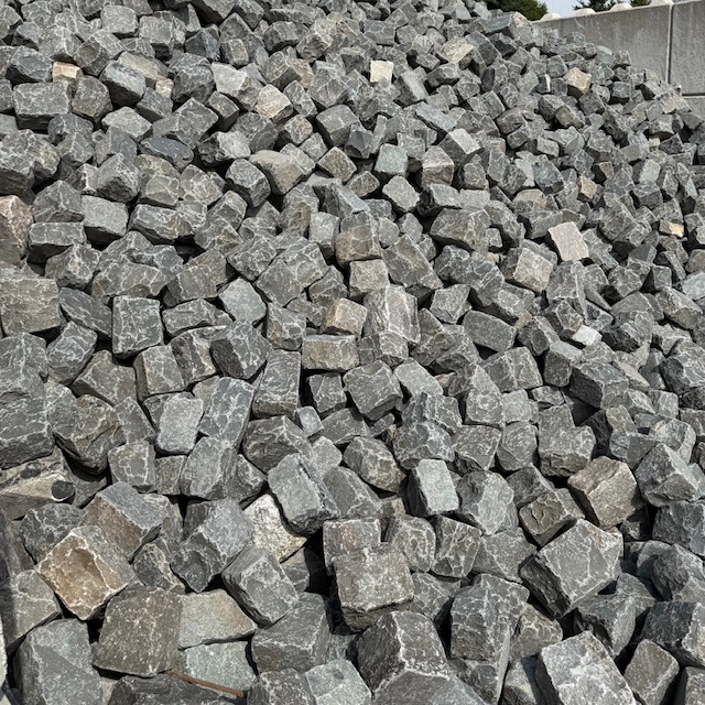 Grauwacke-Großpflaster-grau-bunt-gebraucht-2