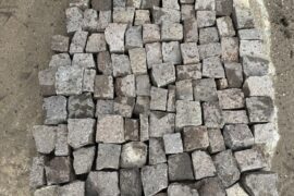 Gebrauchtes Porphyr Mosaikpflaster 2-6 cm rot-braun-bunt
