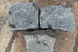 Gebrauchtes Tephrit Großpflaster 13-25 cm unregelmäßig