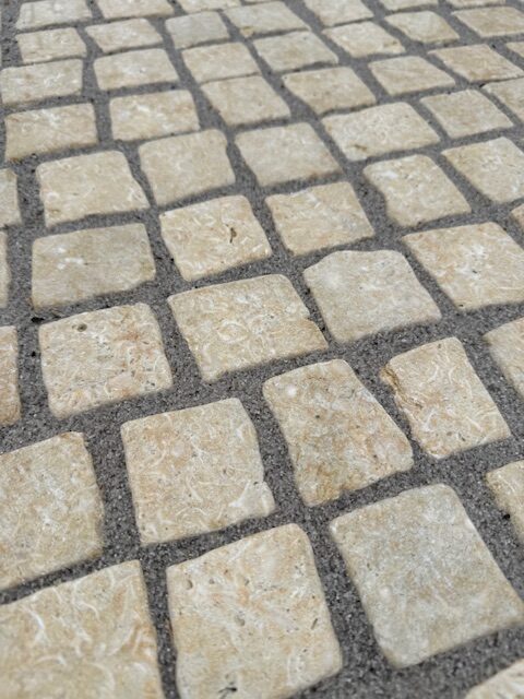 Kalkstein Mosaikpflaster Catrina 5x5x5 cm gelblich-cremebeige